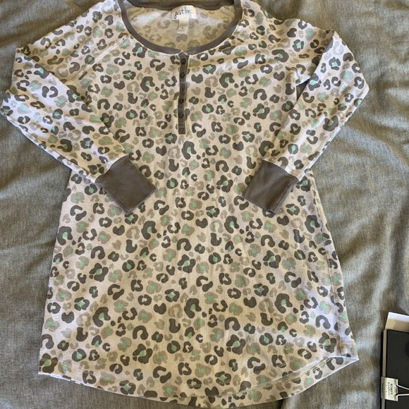 Leopard Print Long Sleeve Extra Long Waffle Shirt - Picture 2 of 8